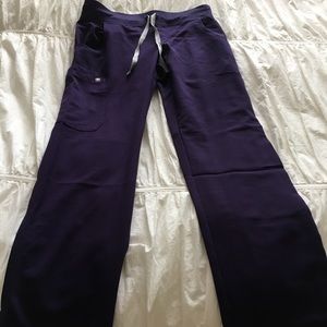 Xs figs kade cargo scrub pants with tags attached